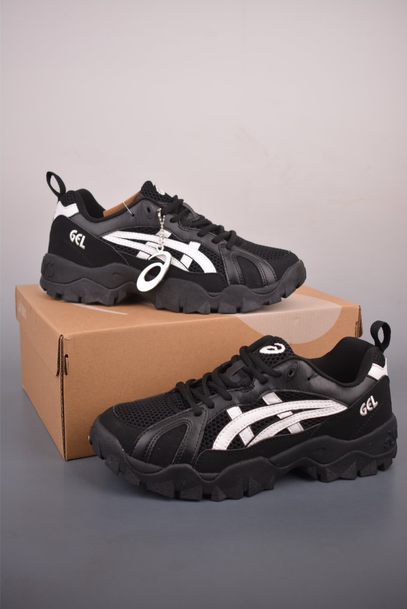 Asics Gel-Truck view