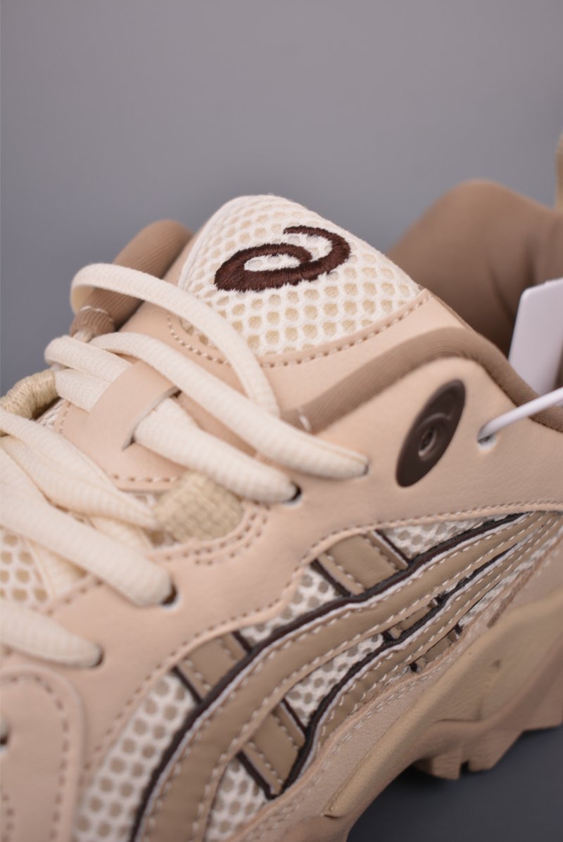 Asics Gel-Truck view