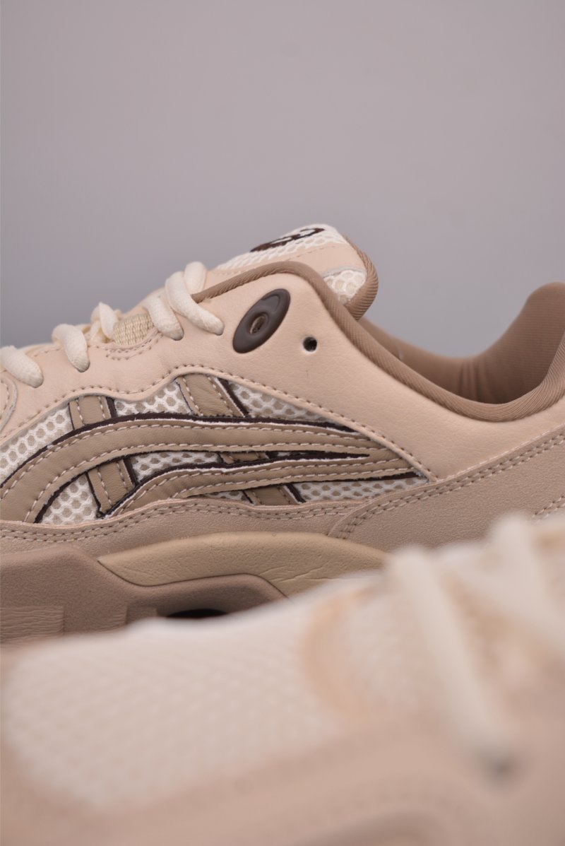 Asics Gel-Truck view