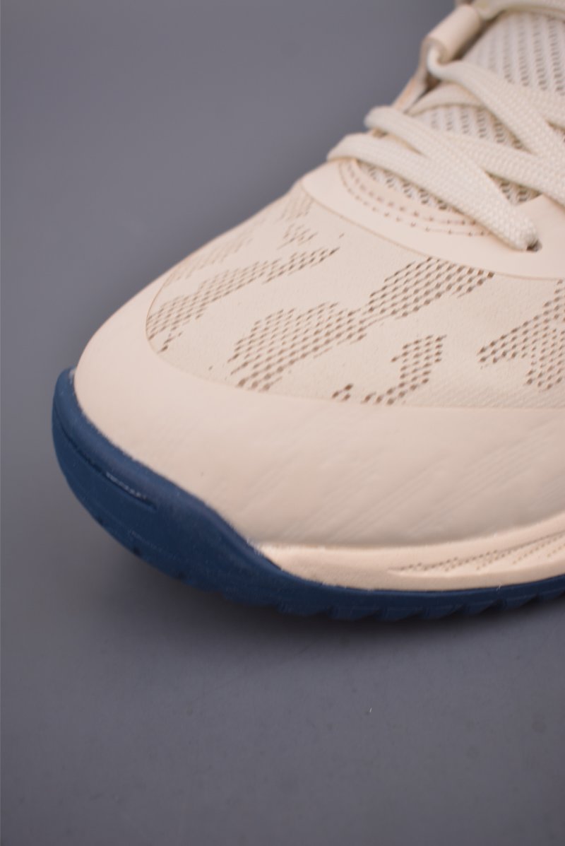 Asics Gel-Hoop V17 S view