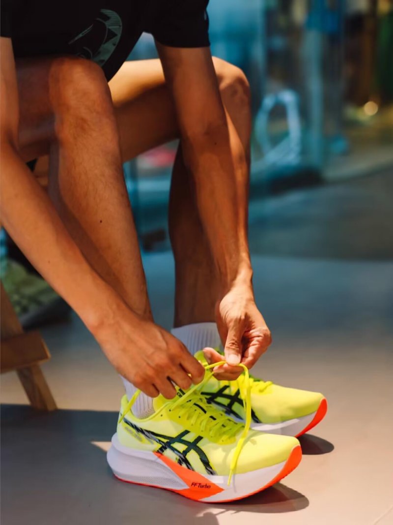Asics Magic Speed 4 view