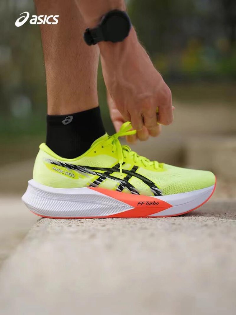 Asics Magic Speed 4 view