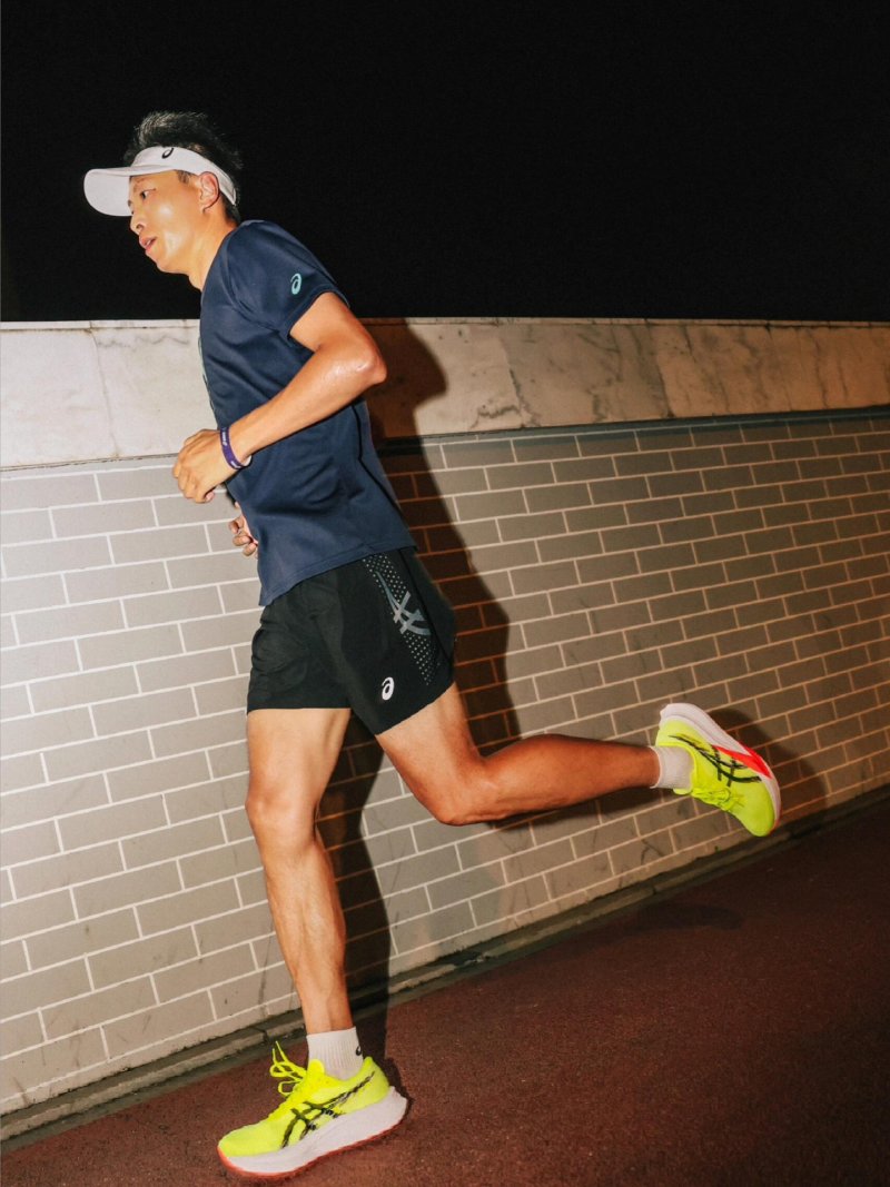 Asics Magic Speed 4 view