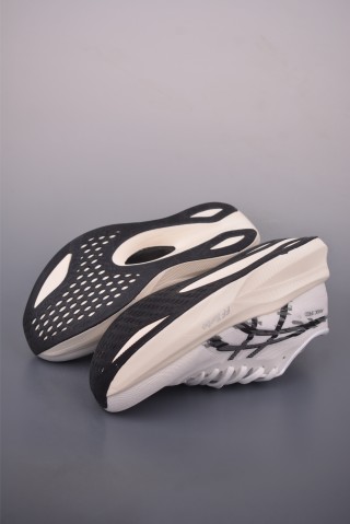 Asics Magic Speed 4 view 3