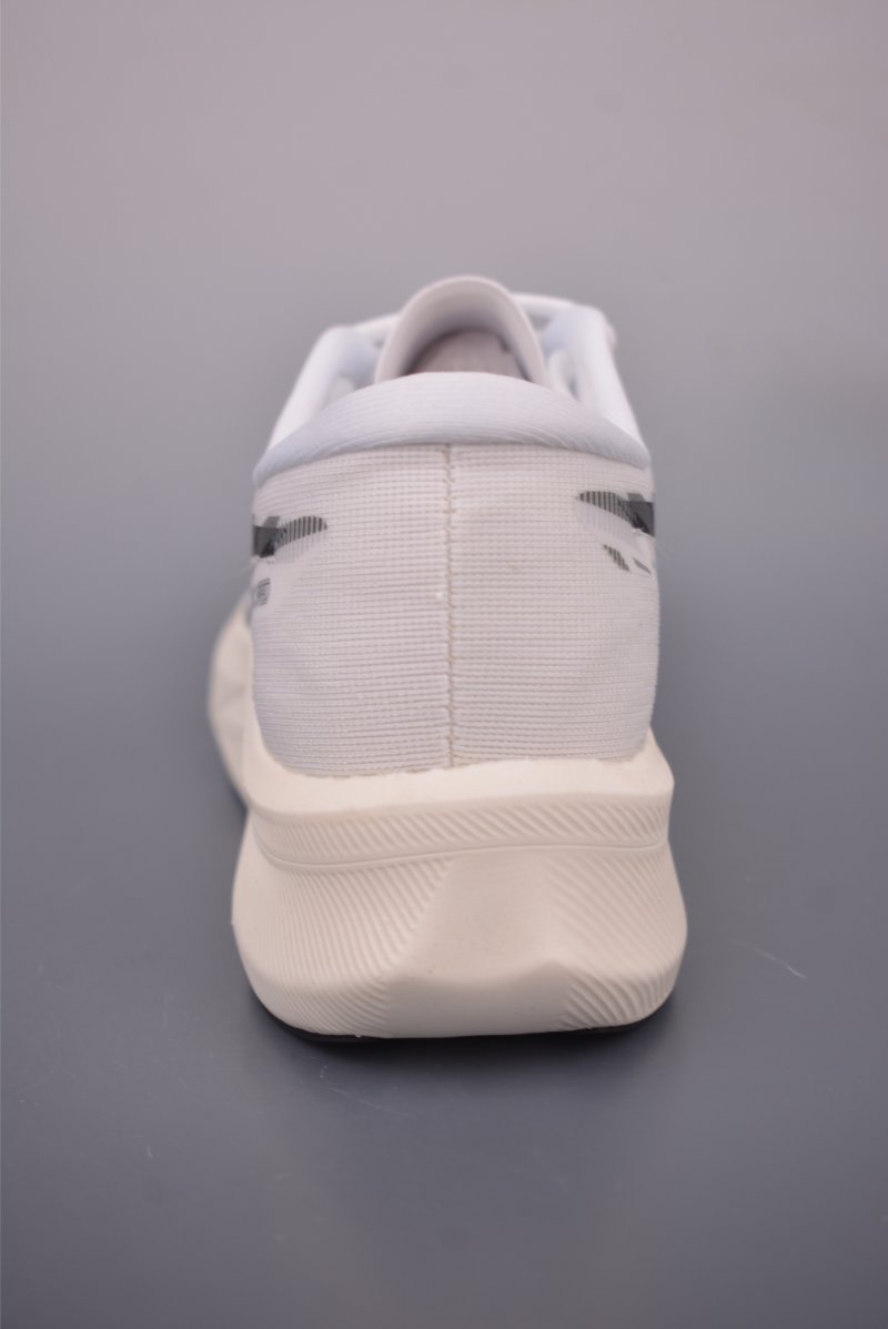 Asics Magic Speed 4 view