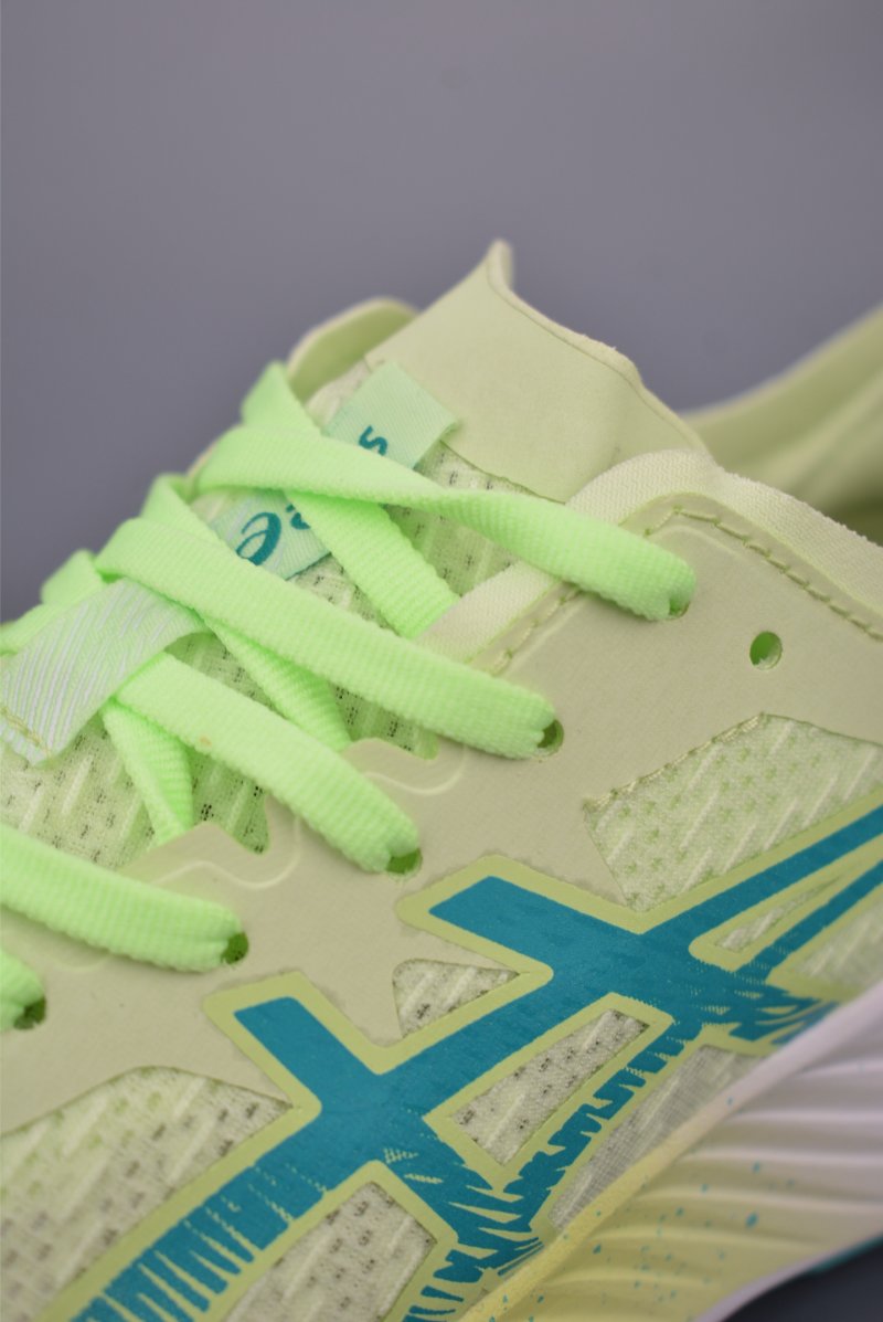 Asics Magic Speed 4 view