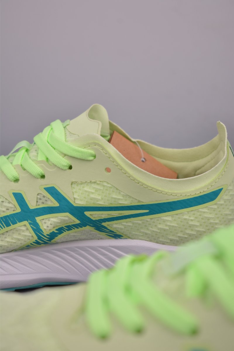 Asics Magic Speed 4 view