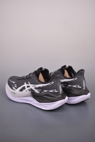 Asics Megablast view 11