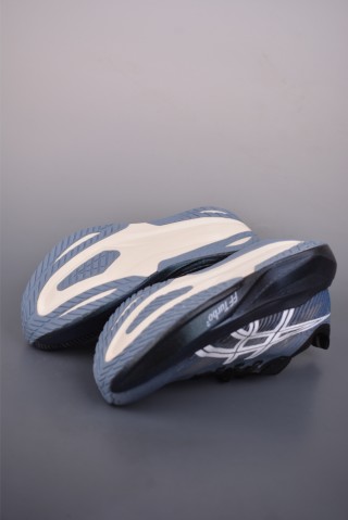 Asics Megablast view 30