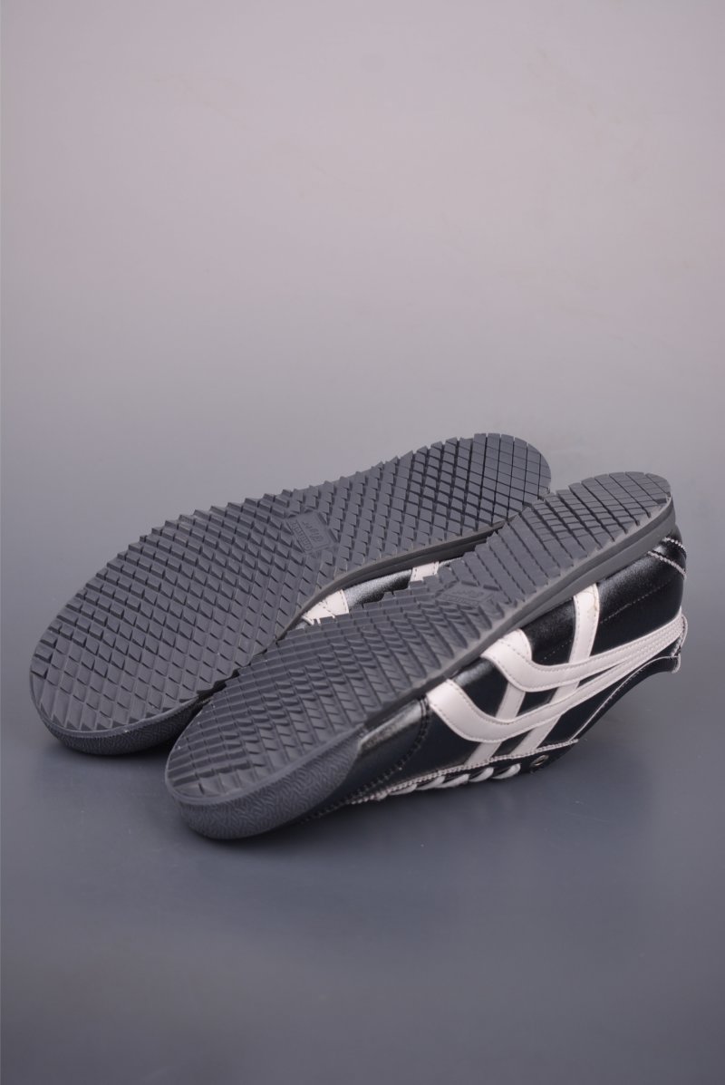 Asics Mexico 66 SD view