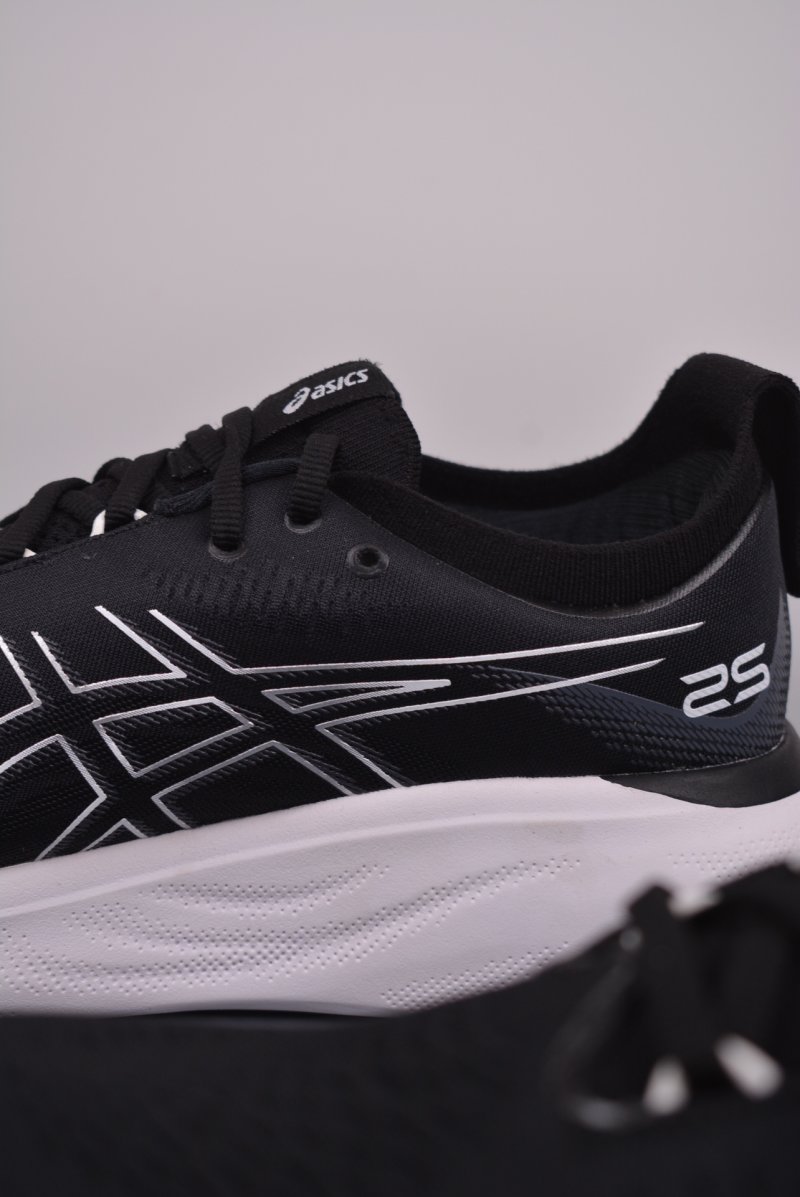 Asics Nimbus 25 view
