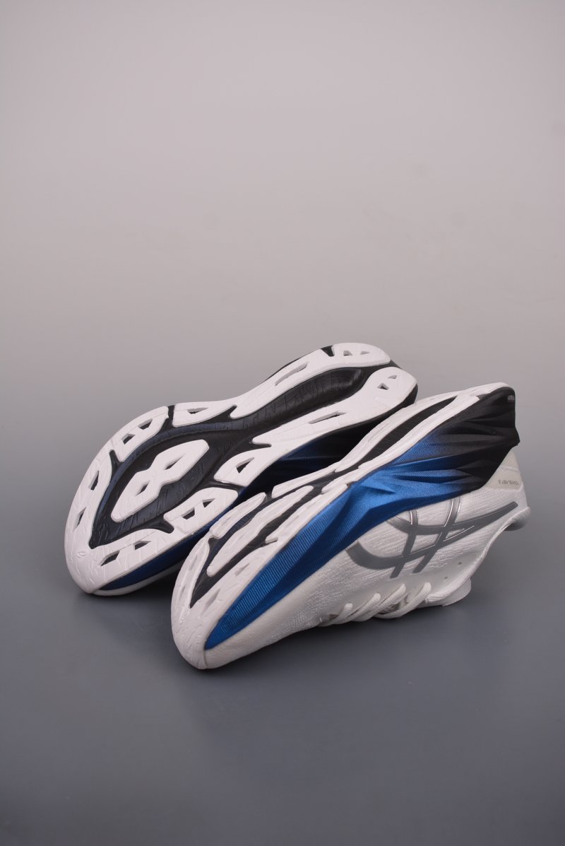 Asics Novablast 3 view