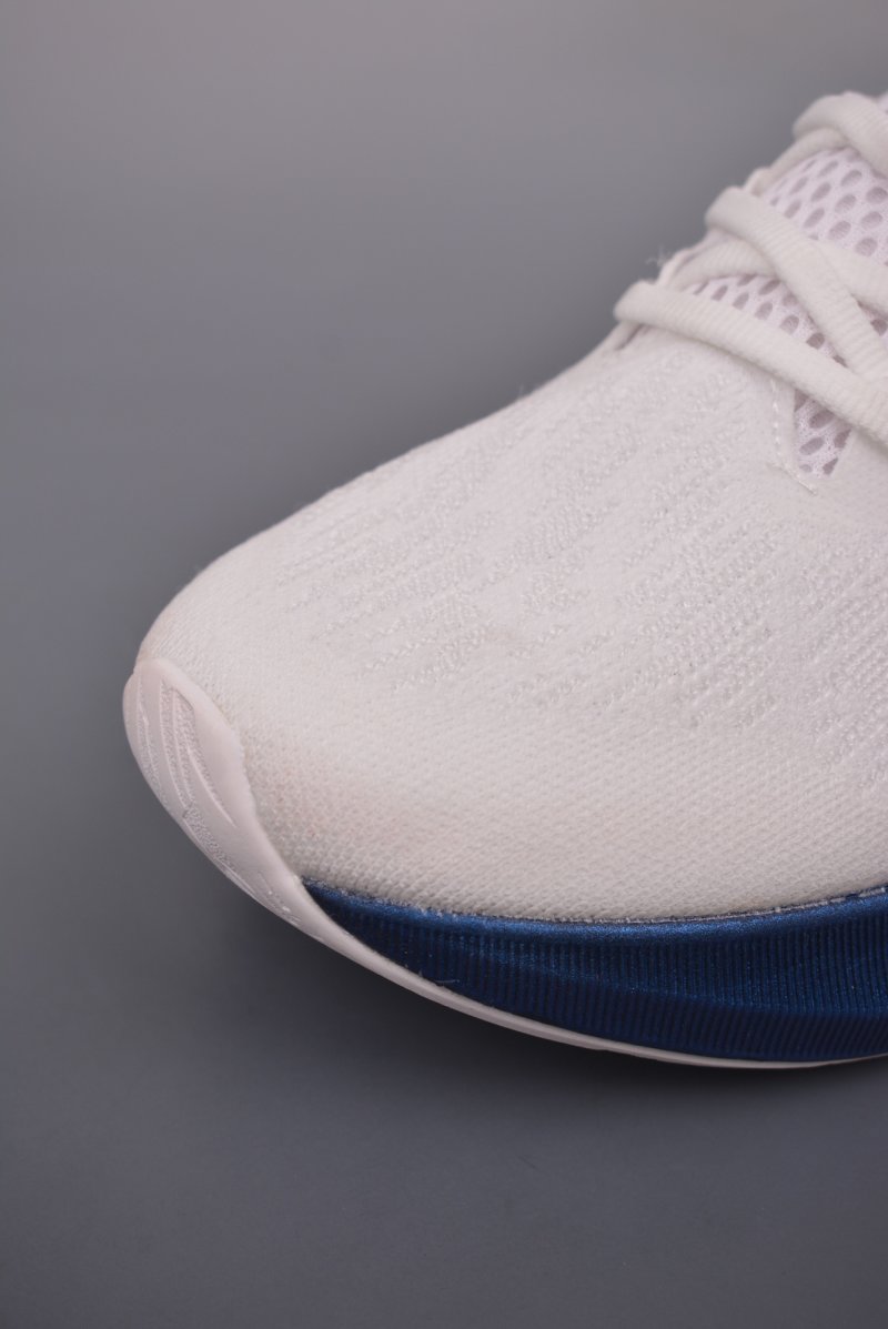 Asics Novablast 3 view