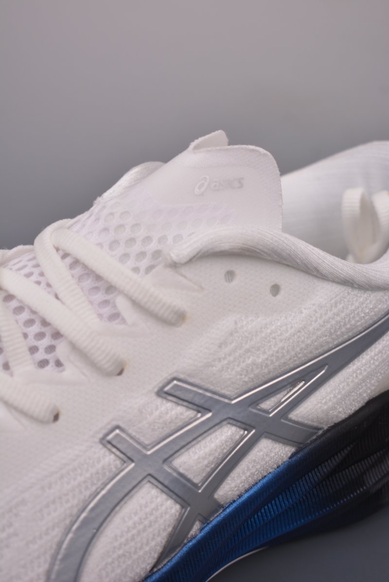 Asics Novablast 3 view