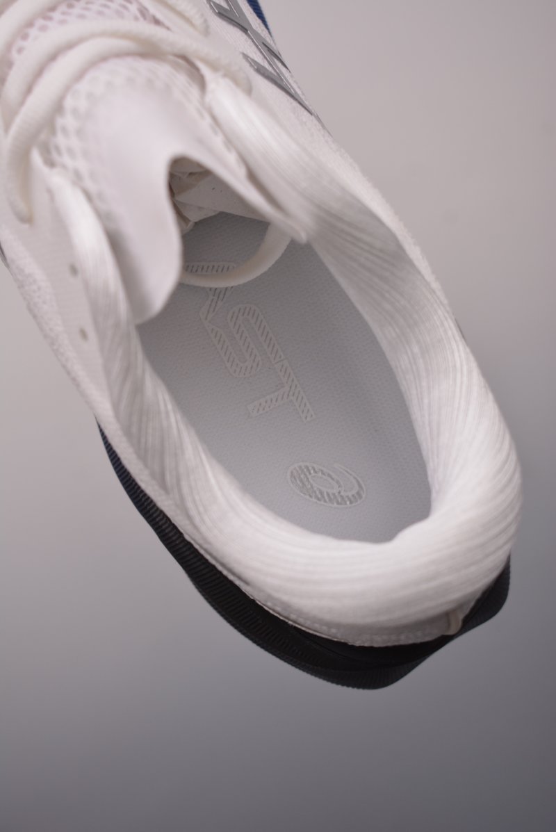 Asics Novablast 3 view