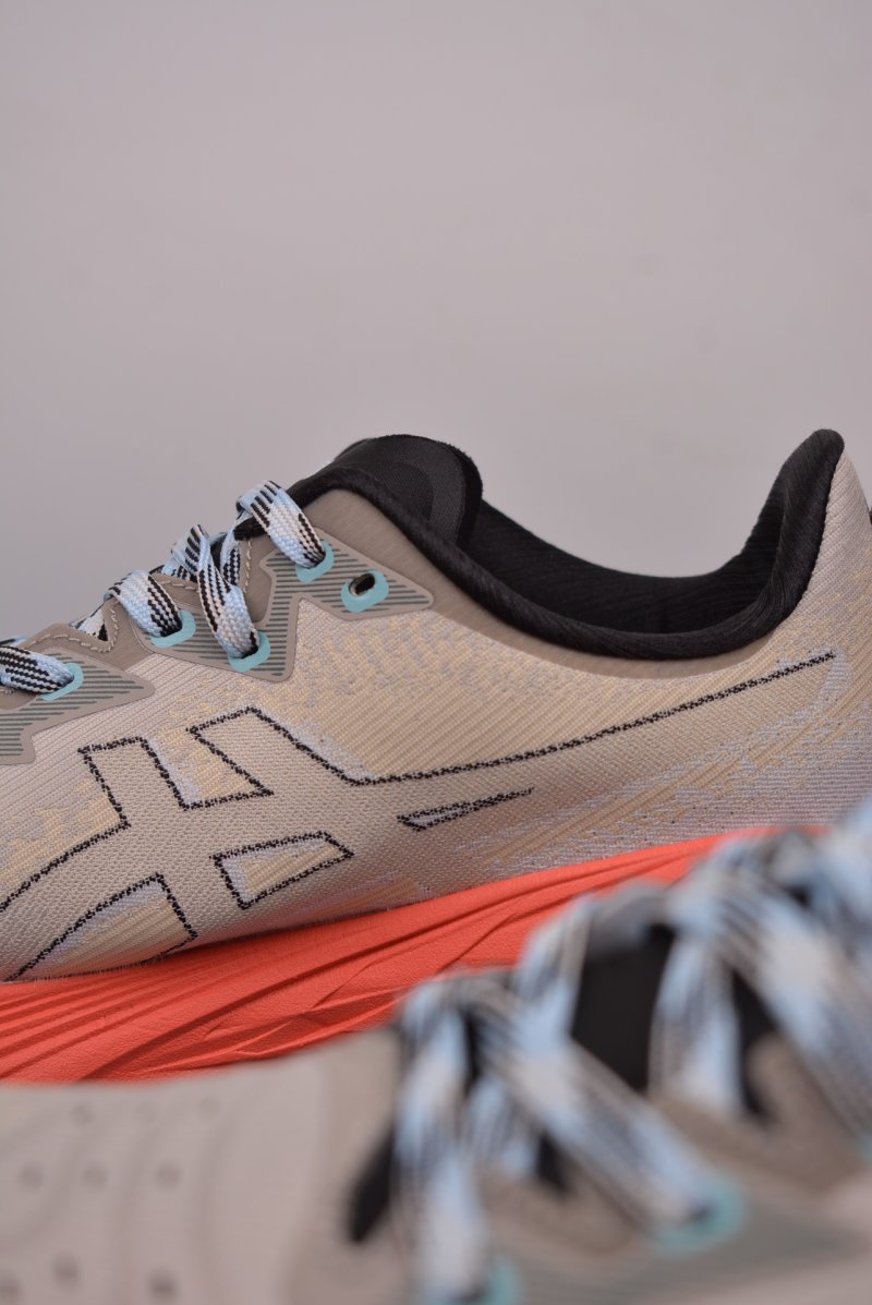 Asics Novablast 4 view