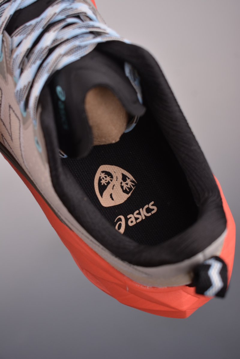 Asics Novablast 4 view