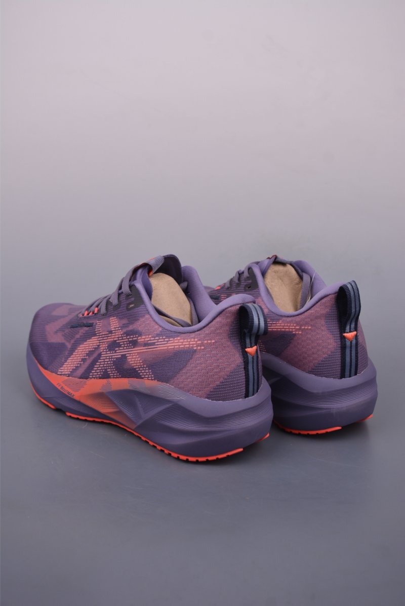 Asics Novablast 5 view