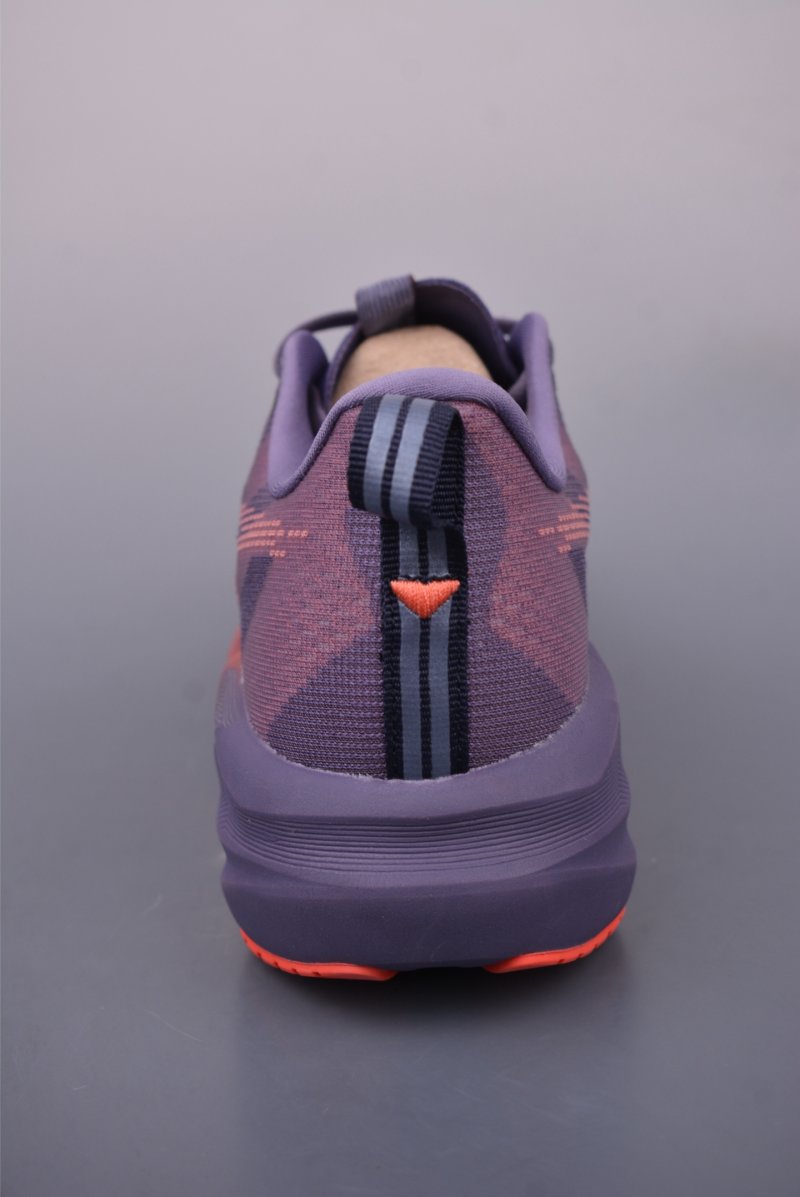 Asics Novablast 5 view