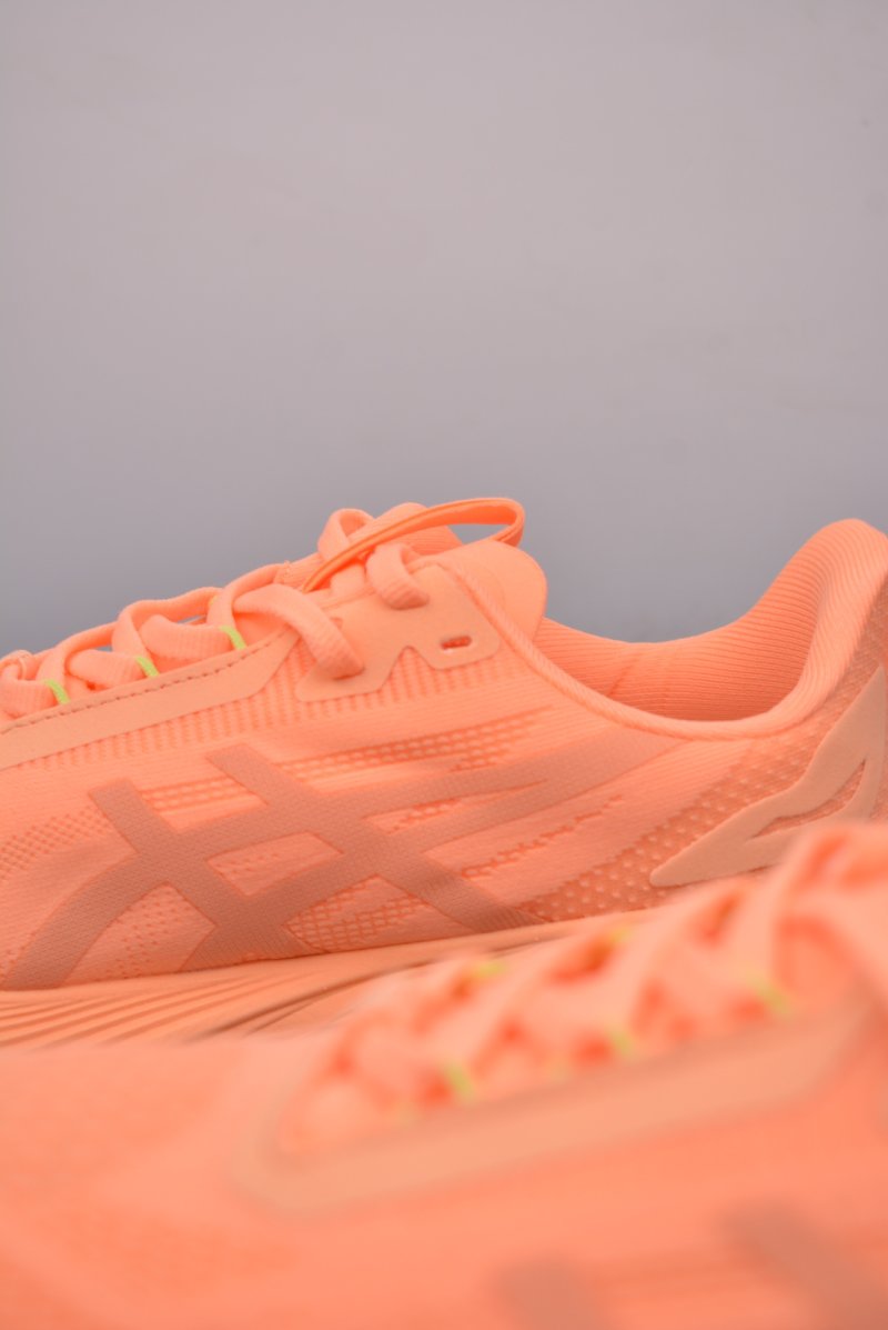 Asics Novablast 4 view