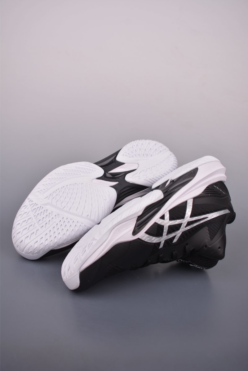 Asics Sky Elite FF view