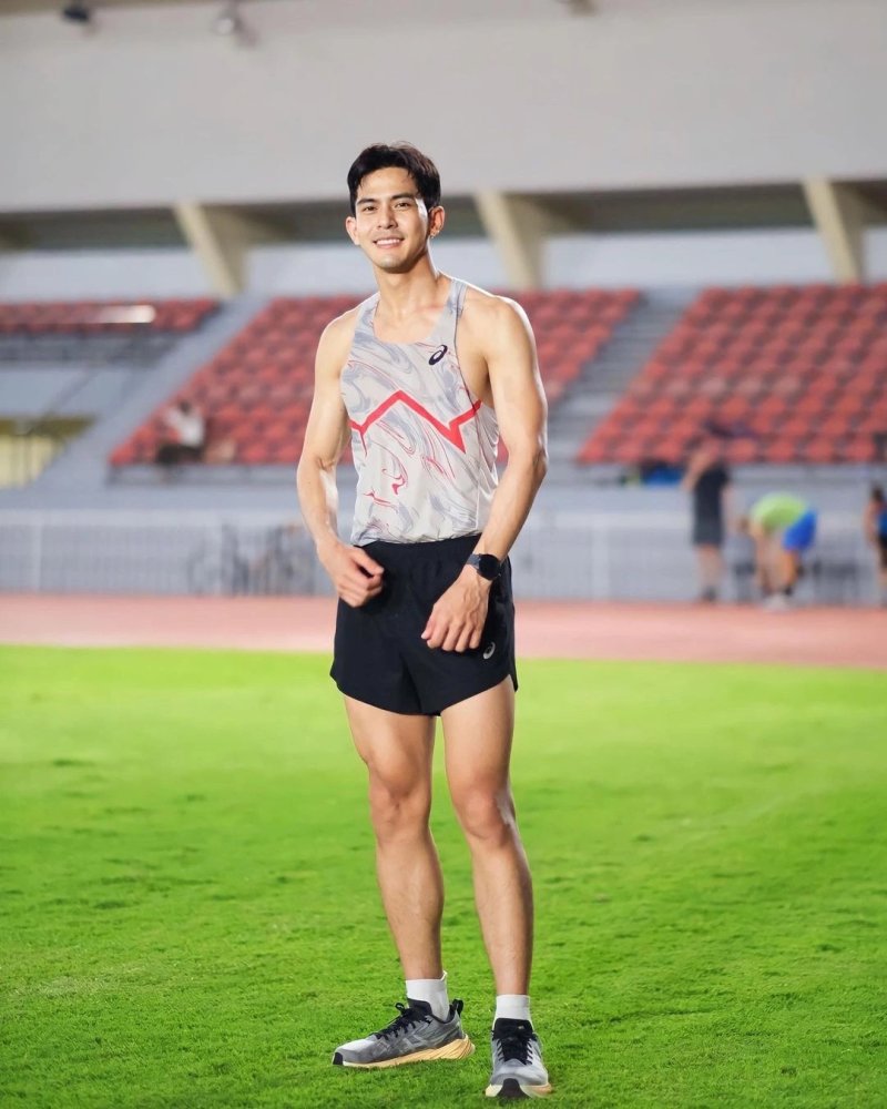 Asics Superblast view