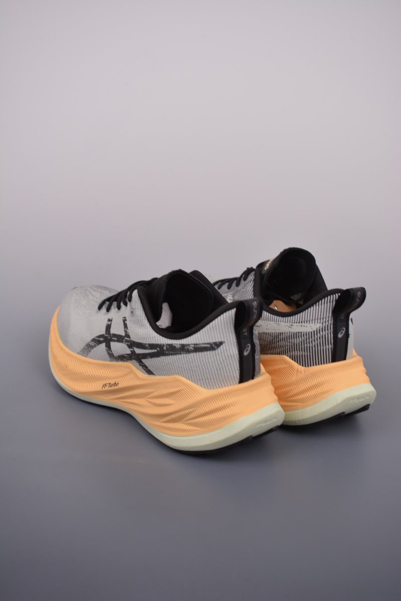 Asics Superblast view