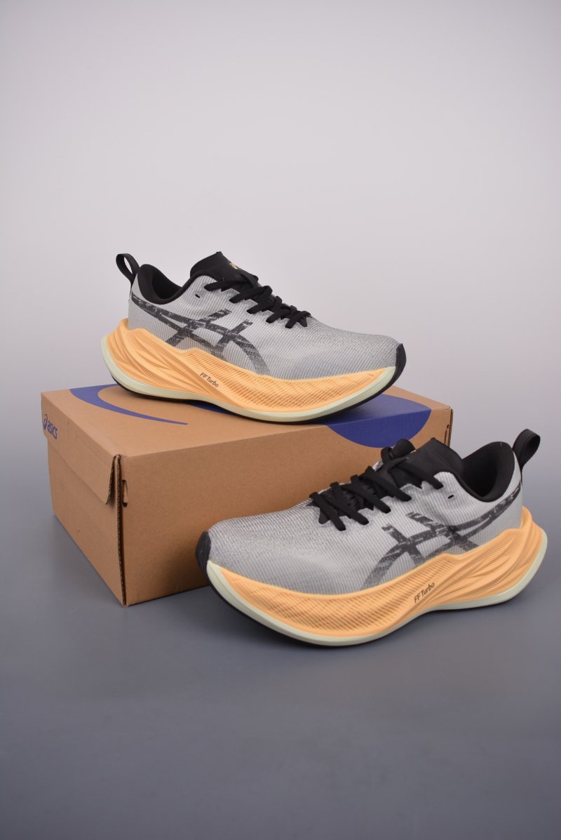 Asics Superblast view