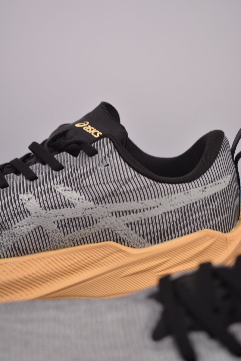 Asics Superblast view