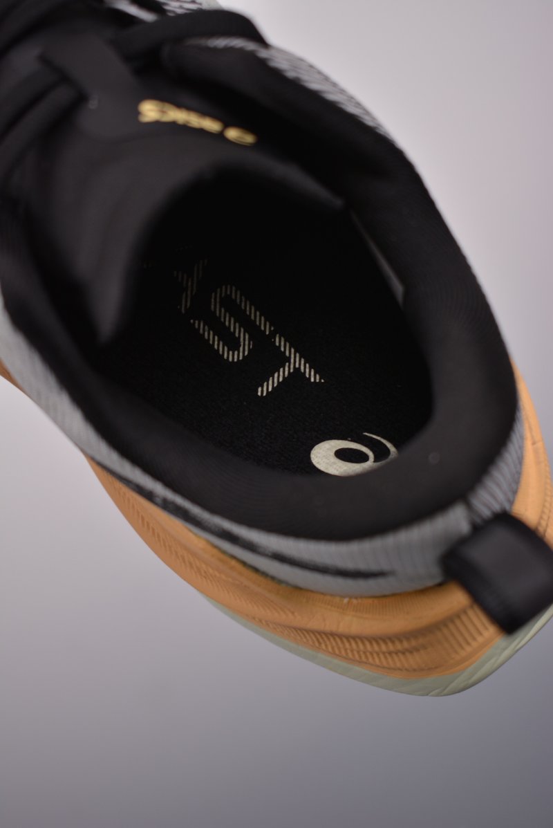 Asics Superblast view