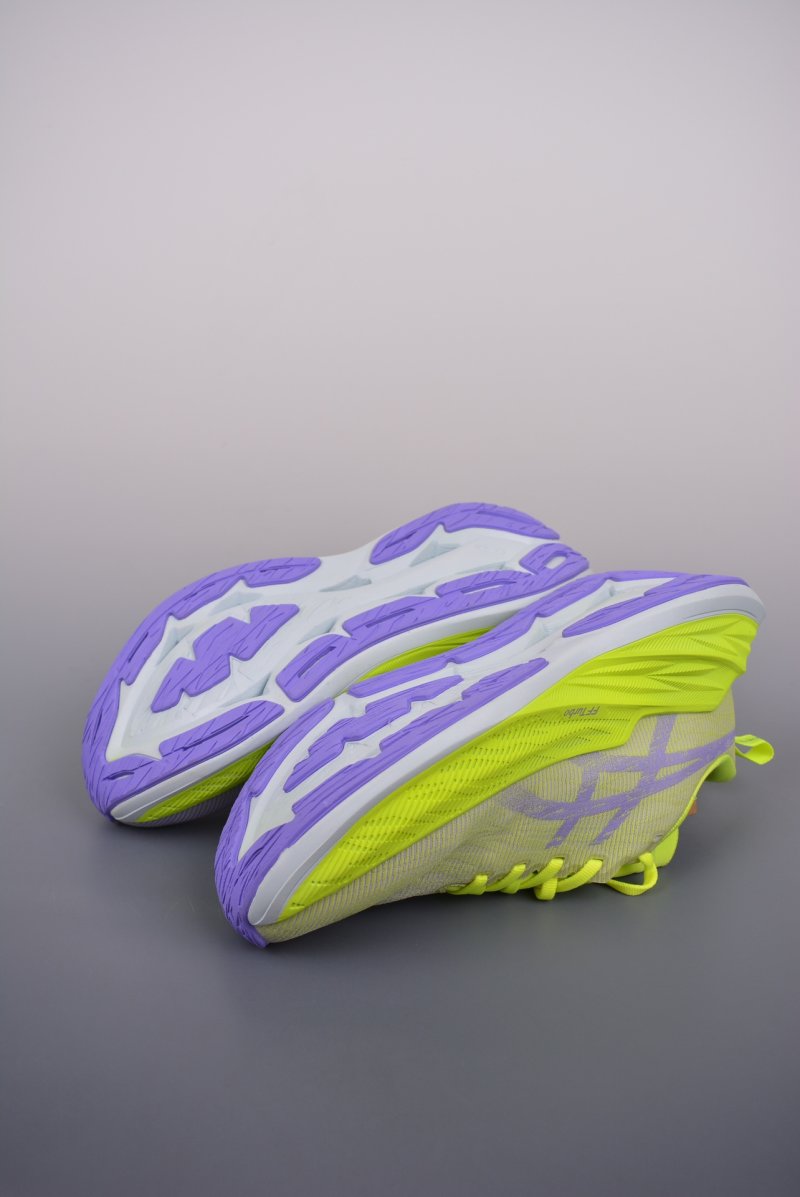 Asics Superblast view