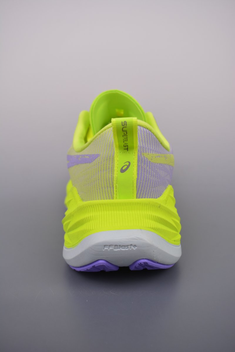 Asics Superblast view
