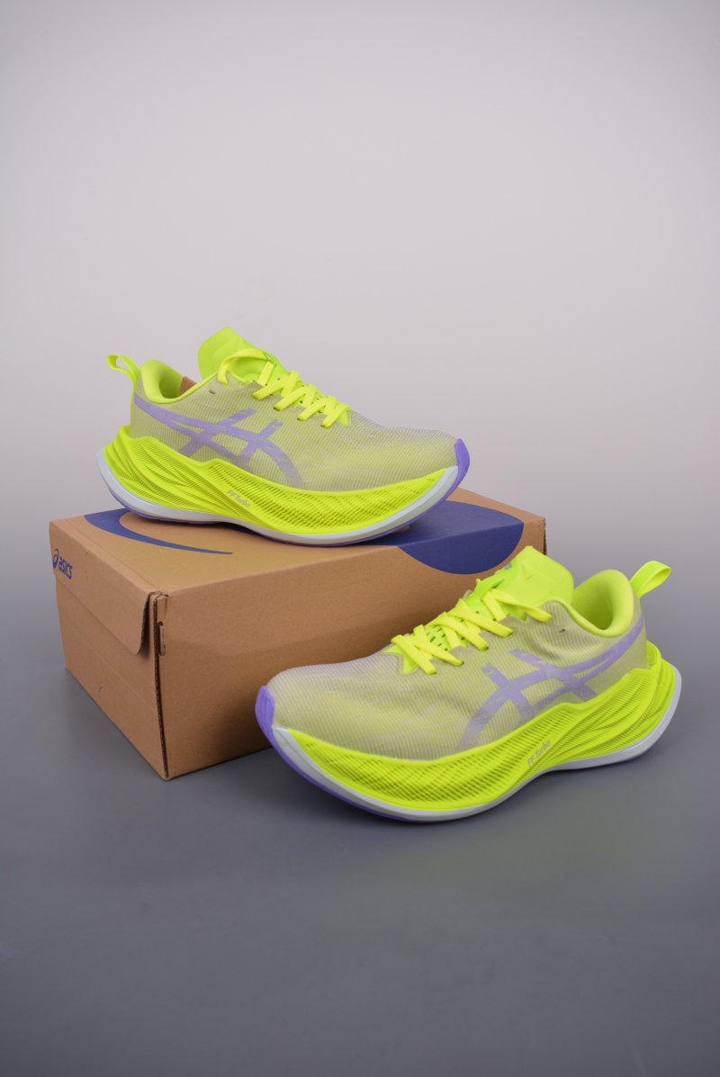 Asics Superblast view