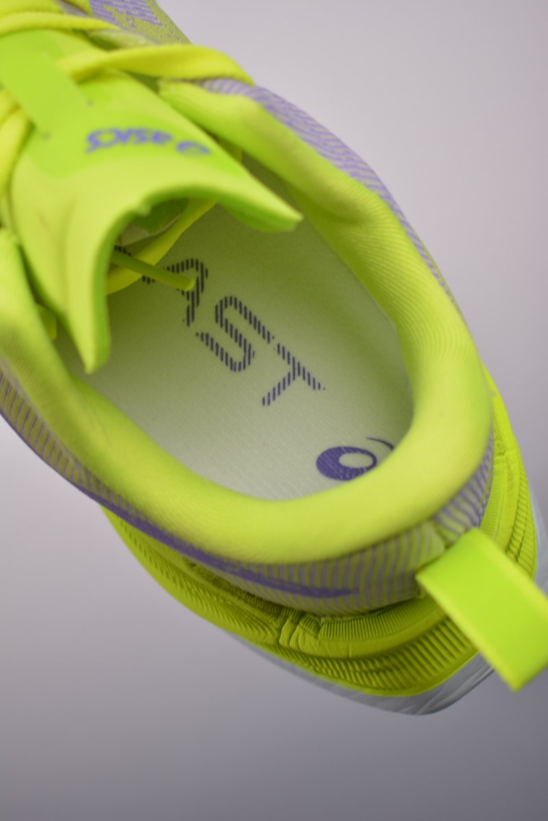 Asics Superblast view