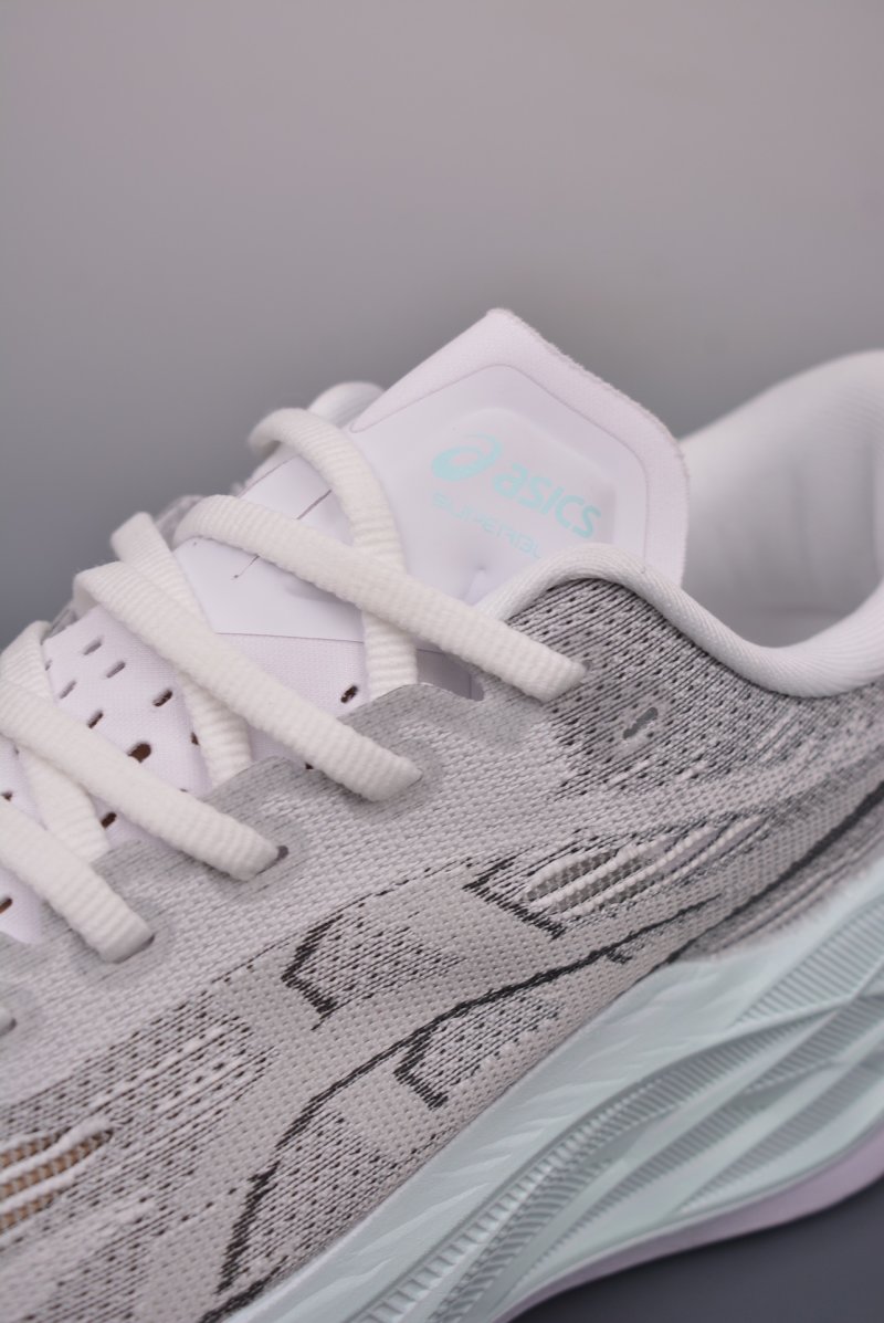 Asics Superblast 2 Paris view
