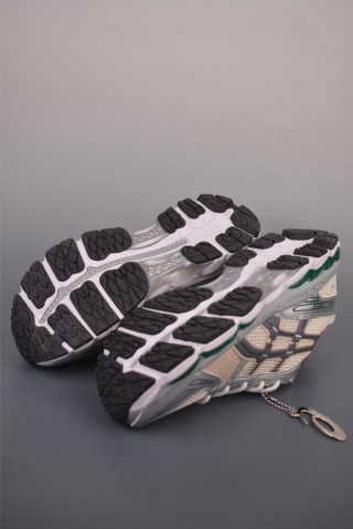 Asics Gel-Kayano 12.1 view 3
