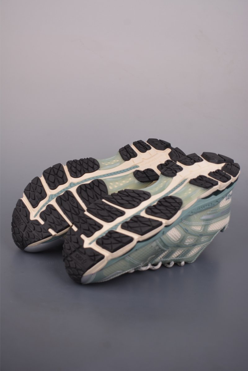 Asics Gel-Kayano 12.1 view
