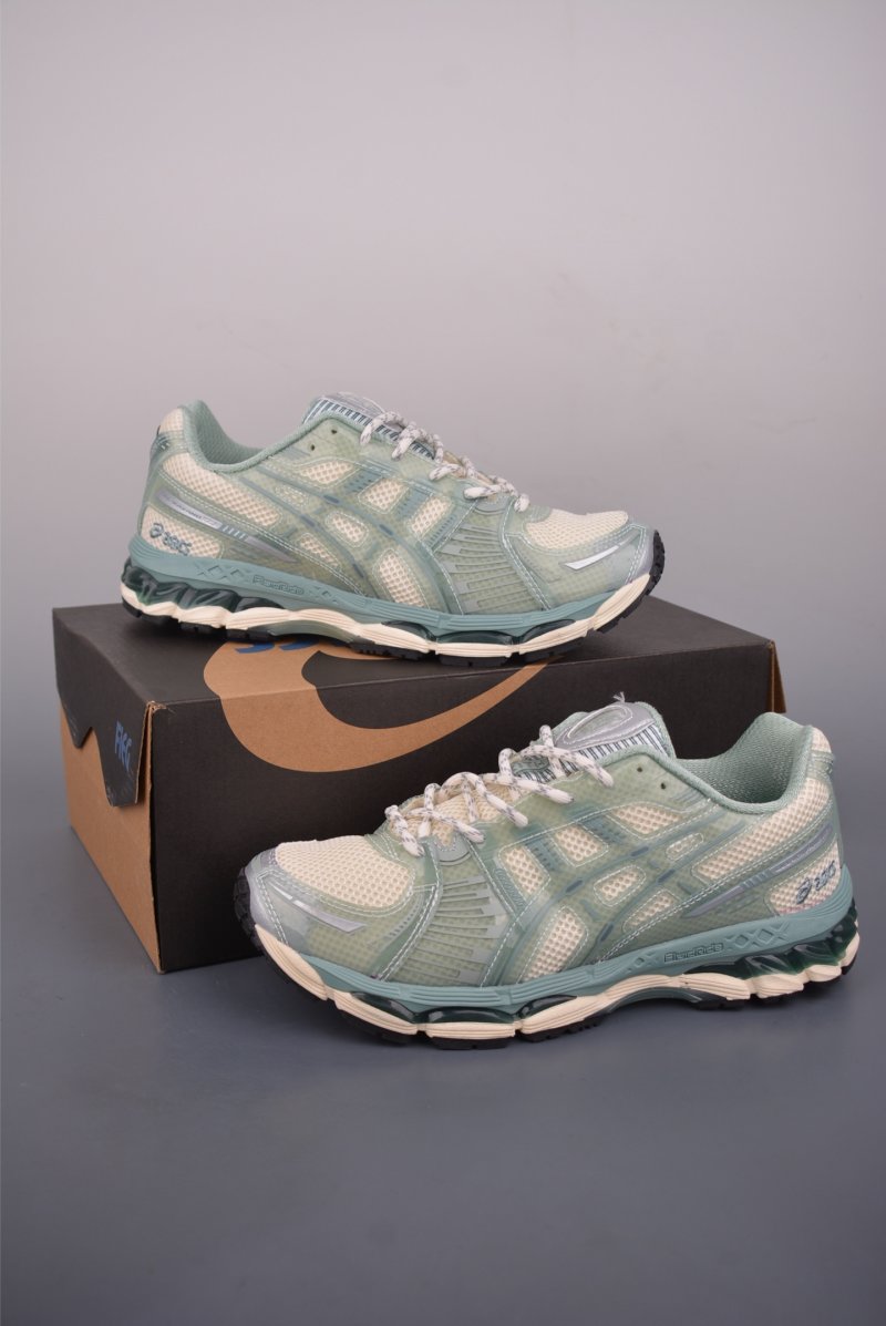 Asics Gel-Kayano 12.1 view