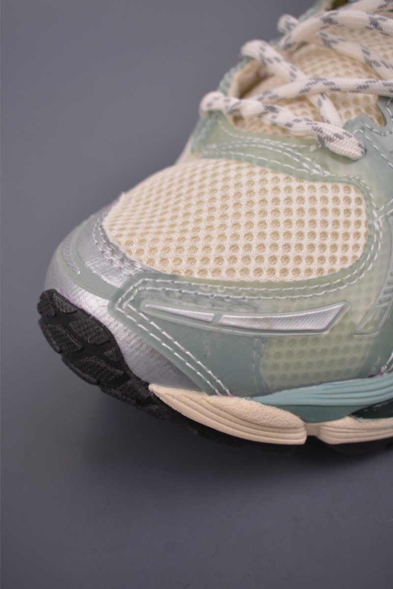 Asics Gel-Kayano 12.1 view