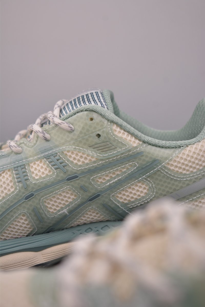 Asics Gel-Kayano 12.1 view