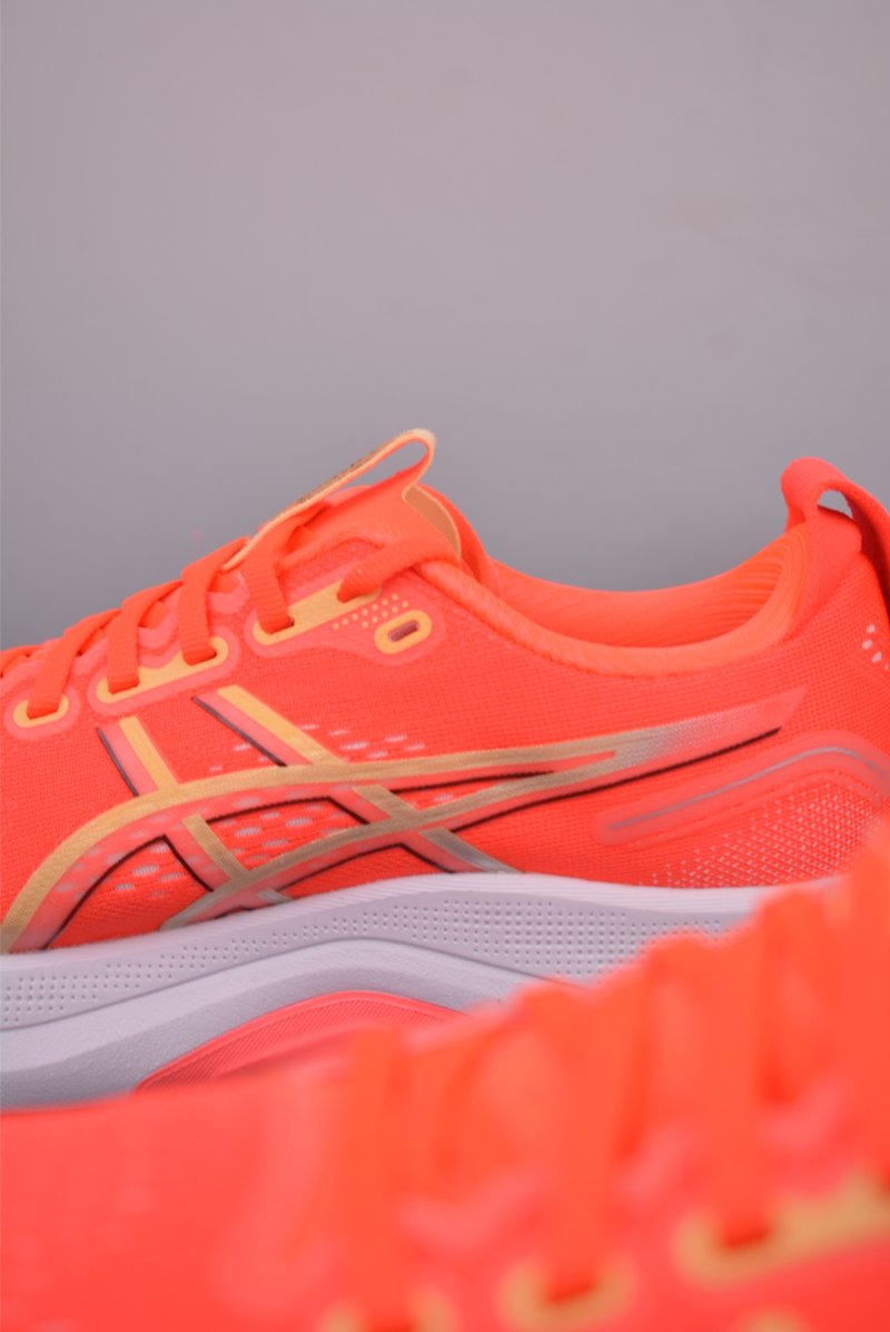 Asics Gel-Kayano 32 view