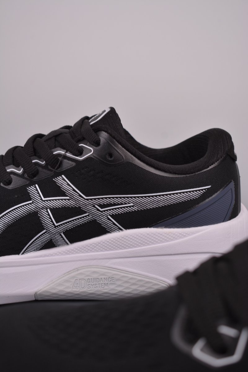 Asics Gel-Kayano 30 view