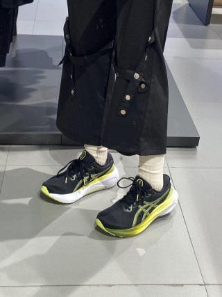 Asics Gel-Kayano 30 view 3