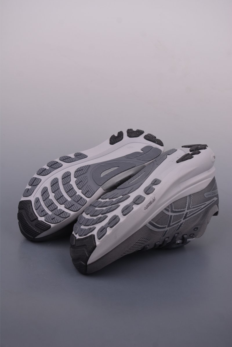 Asics Gel-Kayano 31 view