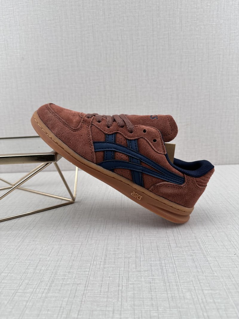 HAY x Asics Skyhand OG view