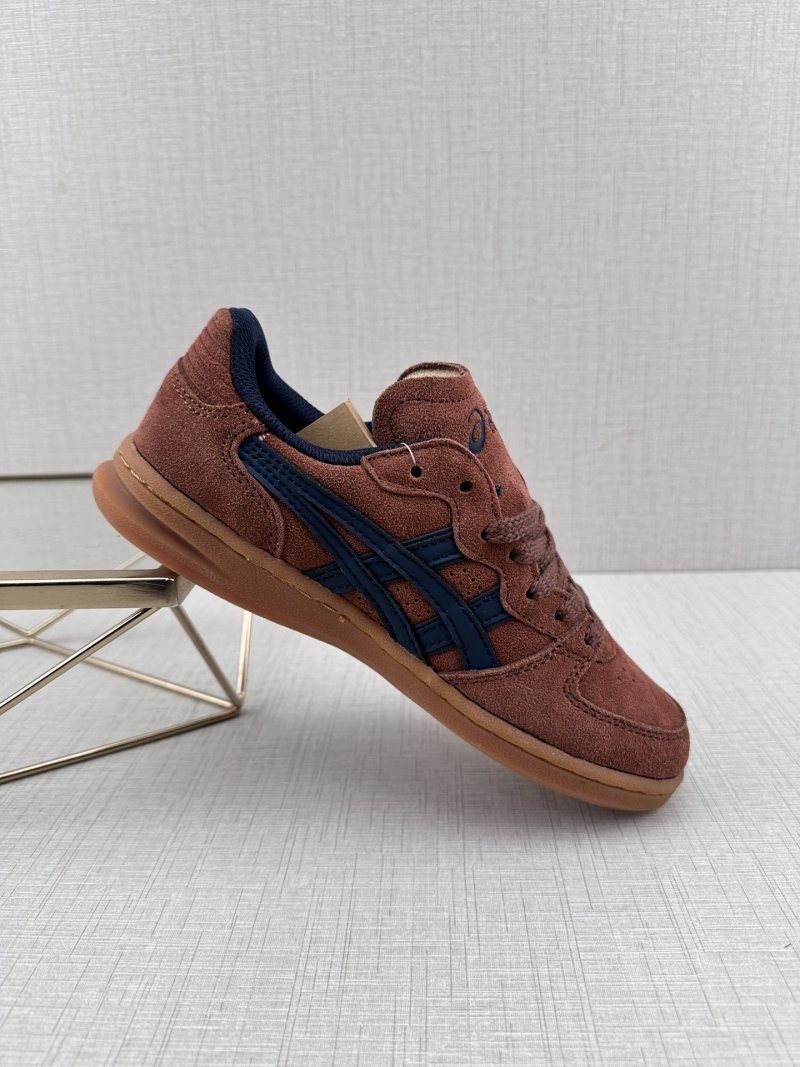 HAY x Asics Skyhand OG view