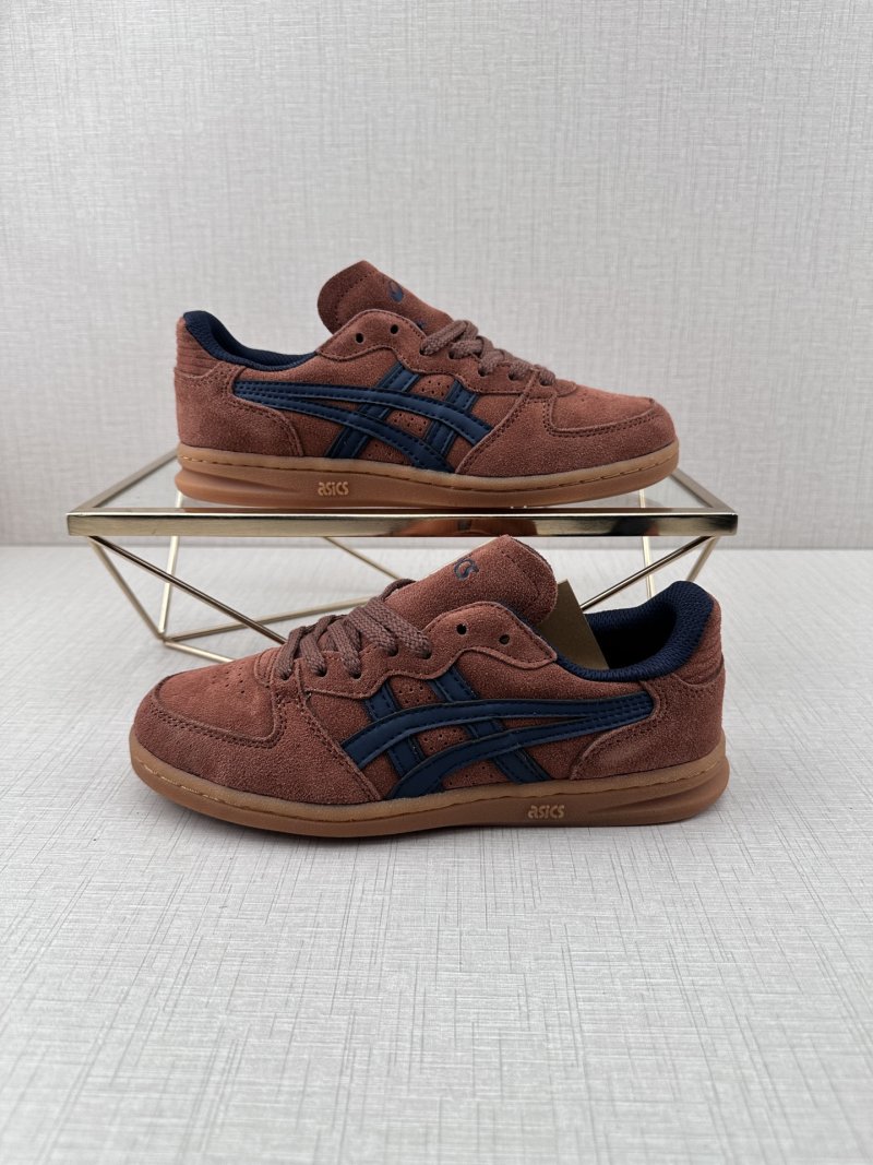 HAY x Asics Skyhand OG view