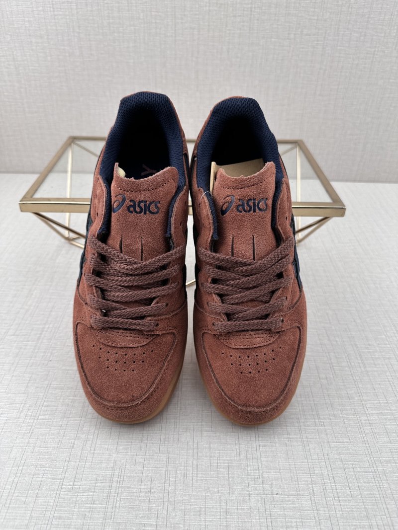 HAY x Asics Skyhand OG view