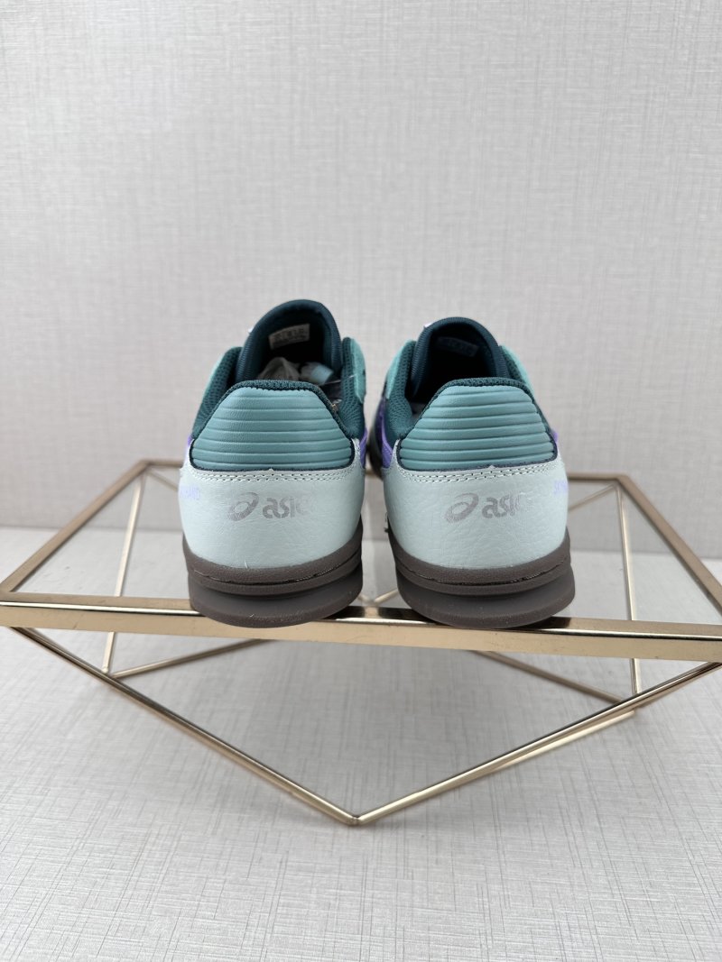HAY x Asics Skyhand OG view