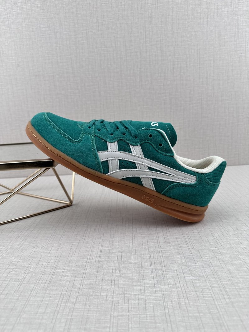 HAY x Asics Skyhand OG view